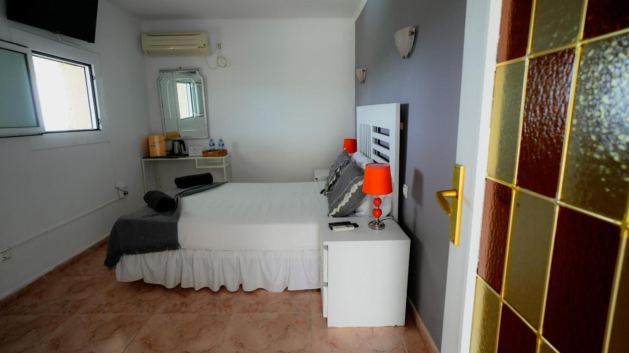 Bed and Breakfast La Casa De Mima Cubelles Habitación foto